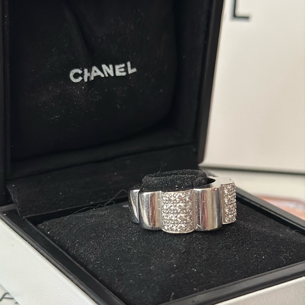 Chanel 18k Diamond Profil de Camélia Ring - Size 50 (Approx. 5 1/4) - Picture 7 of 12